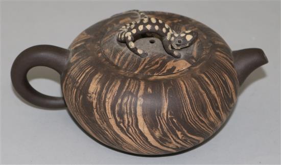 A Chinese Yixing pottery agate teapot and cover, early 20th century, length 16cm